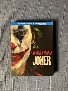 Joker Blu-ray + DVD + Digital Code - Joaquin Phoenix Cover